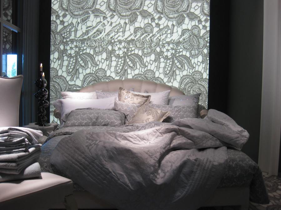 Edredón y cojines con Swarovski de Blumarine - Villalba Interiorismo