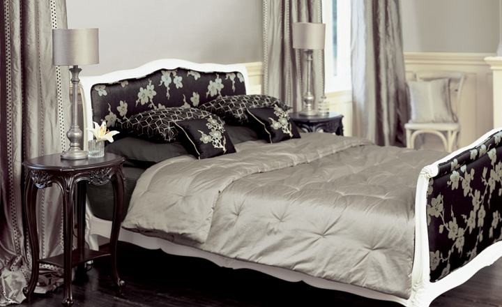 Dobles cortinas en habitación - Villalba Interiorismo