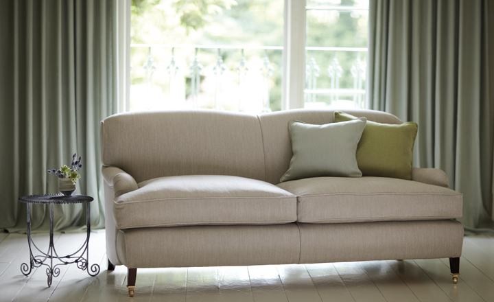 Salón con dobles cortinas 1 - Villalba Interiorismo