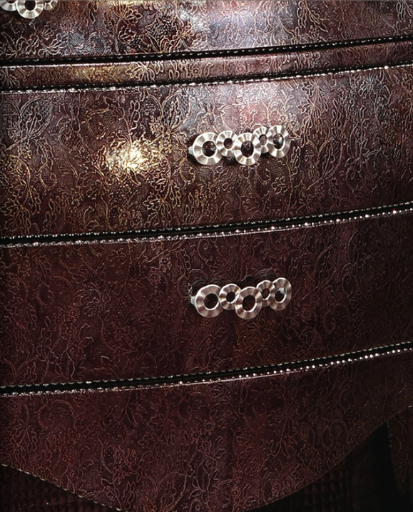 Cómoda piel con tachas (detalle) - Villalba Interiorismo