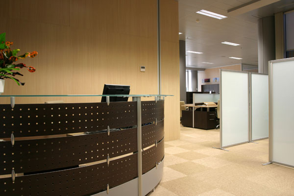 Alfombra Keplan de KP en oficina (2) - Villalba Interiorismo