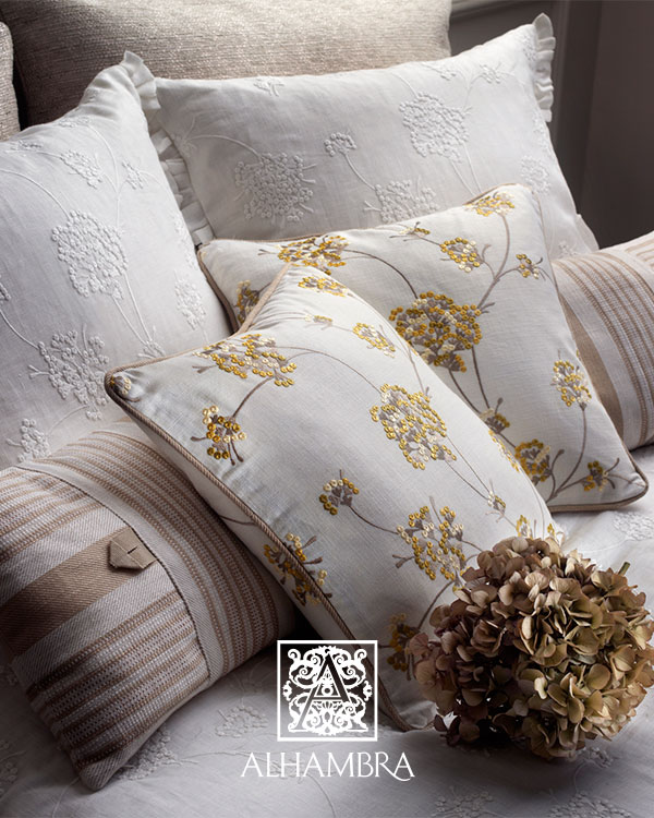 Cojines bordados - Villalba Interiorismo