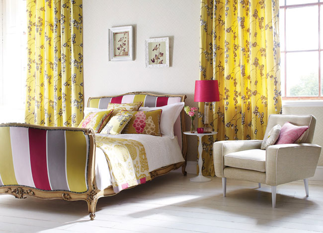 Dormitorio combinado rayas con flores - Villalba Interiorismo