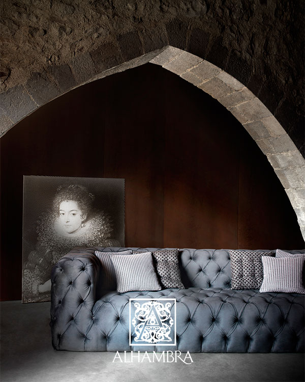 Sofá con tapicería de Alhambra  (2)- Villalba Interiorismo