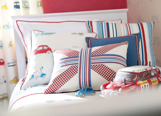 Cojines para habitación de niños con coches - Villalba Interiorismo (2)