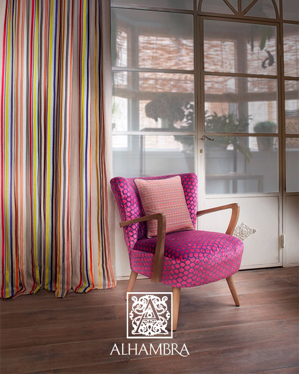 Cortina y tapiceria con telas del catálogo de Alhambra - Villalba Interiorismo