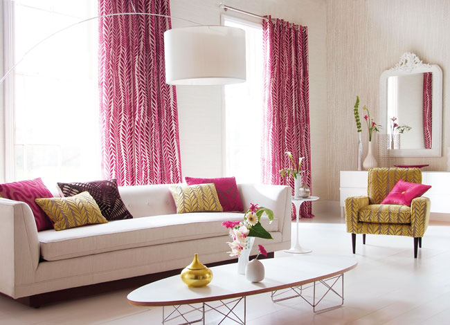 Salón color rosa y amarillo - Villalba Interiorismo