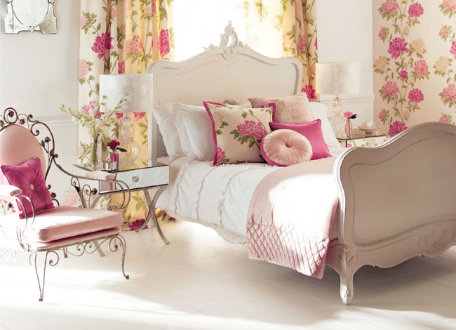 Dormitorio con flores - Villalba Interiorismo