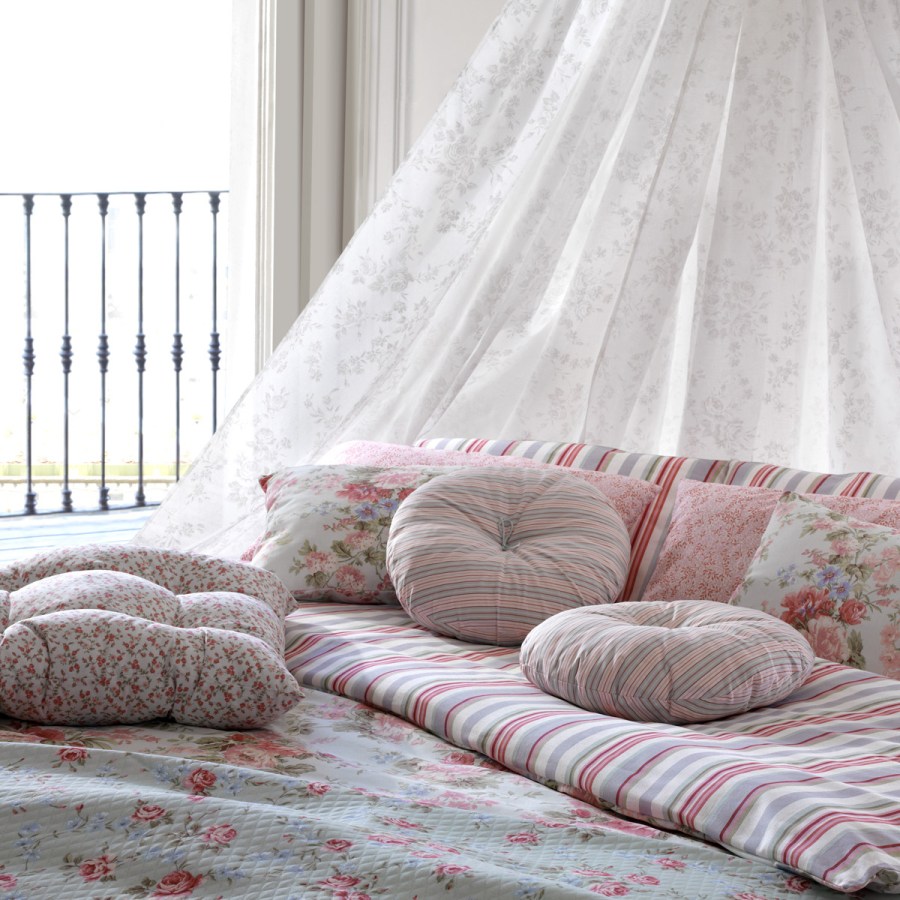 Dormitorio romántico con flores - Villalba Interiorismo