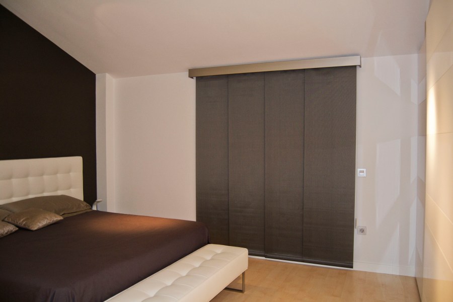 Dormitorio con panel japonés - Villalba Interiorismo