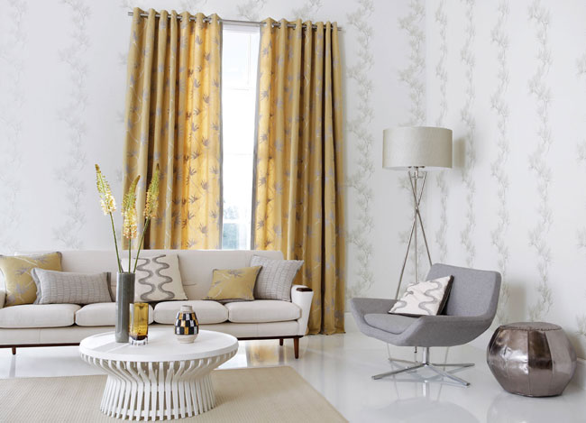 Salón con dobles cortinas y barra - Villalba Interiorismo