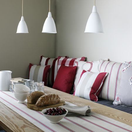 Cocina con telas a rayas - Villalba Interiorismo