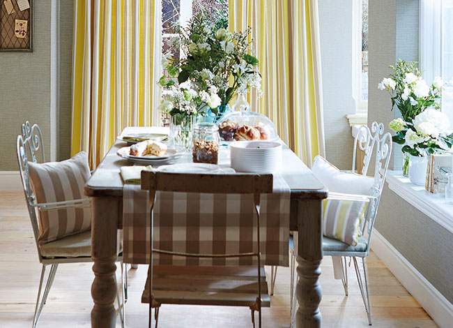 Cortinas y cojines a rayas - Villalba Interiorismo (2)