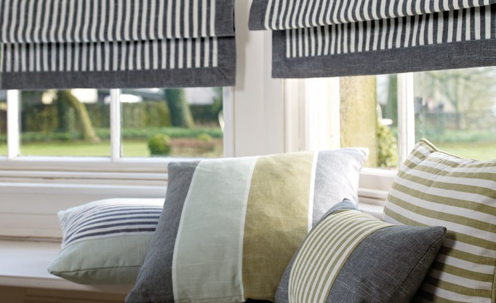 Estores y cojines a rayas - Villalba Interiorismo