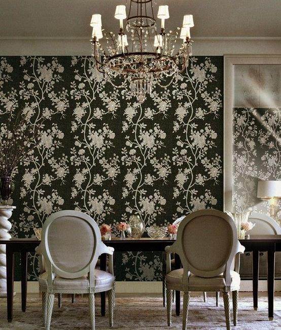comedor-con-papel-pintado-de-roberto-cavalli-villalba-interiorismo