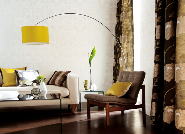 Pantalla de lámpara en amarillo - Villalba Interiorismo