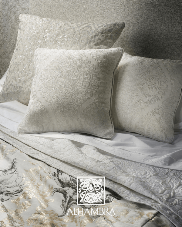 Cojines bordados - Villalba Interiorismo