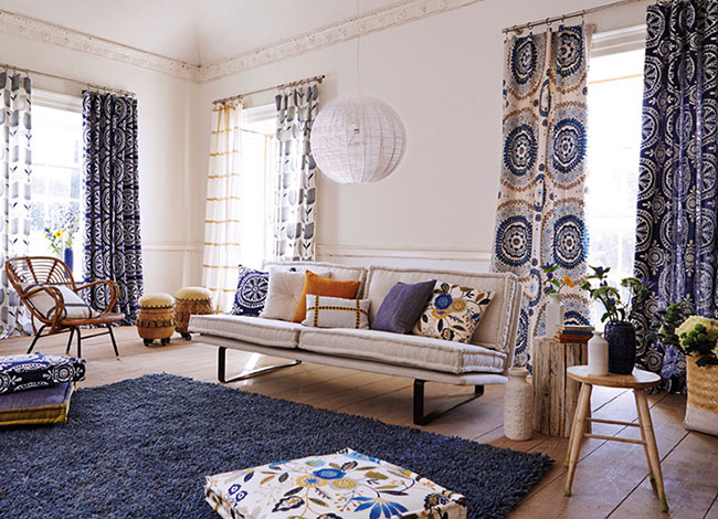 Salón con telas de Harlequin - Villalba Interiorismo