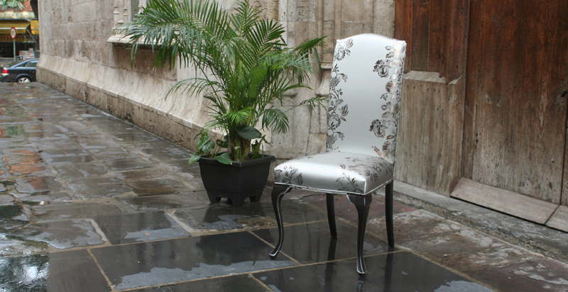 Silla respaldo tapizado - Villalba Interiorismo