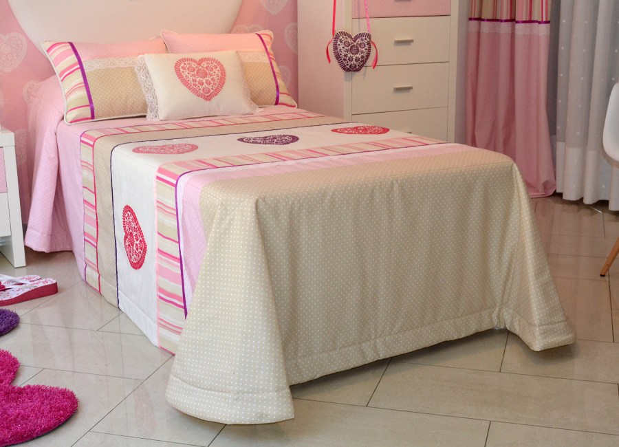 Colcha acolchada Corazones - Villalba Interiorismo