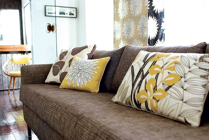 Cojines amarillos - Villalba Interiorismo