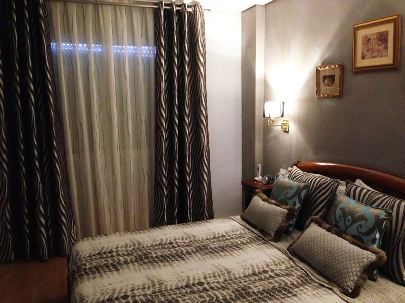 Dobles cortinas para habitación - Villalba Interiorismo