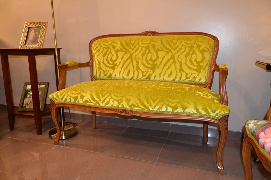 Sofá Luis XV - Villalba Interiorismo