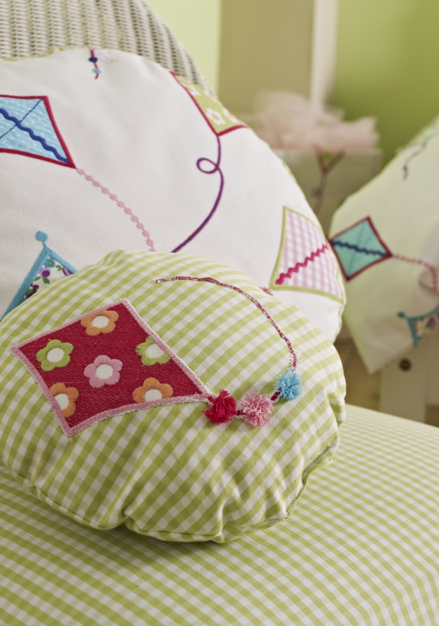 Tela bordada cometas de Coordonné - Villalba Interiorismo (2)