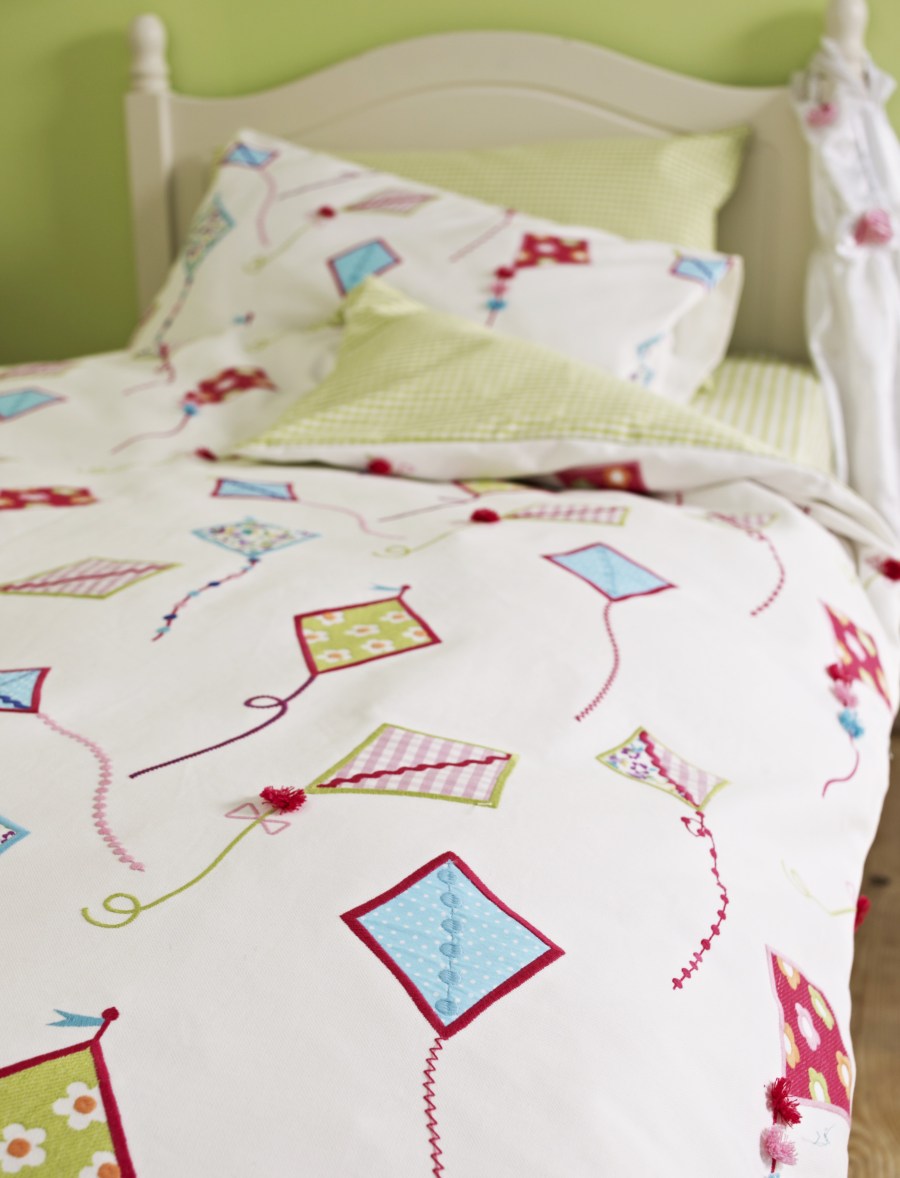 Tela bordada cometas de Coordonné - Villalba Interiorismo (3)