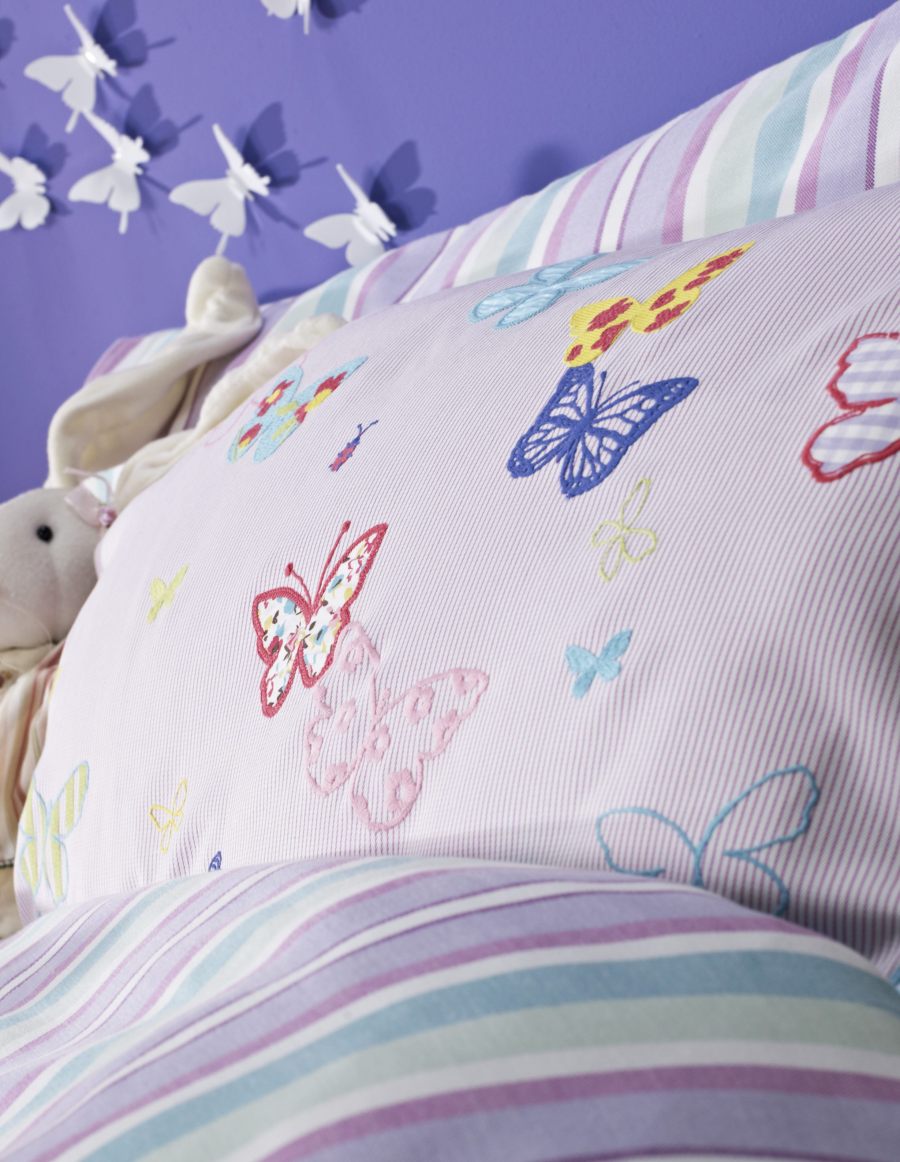 Tela mariposas bordadas de Coordonné - Villalba Interiorismo