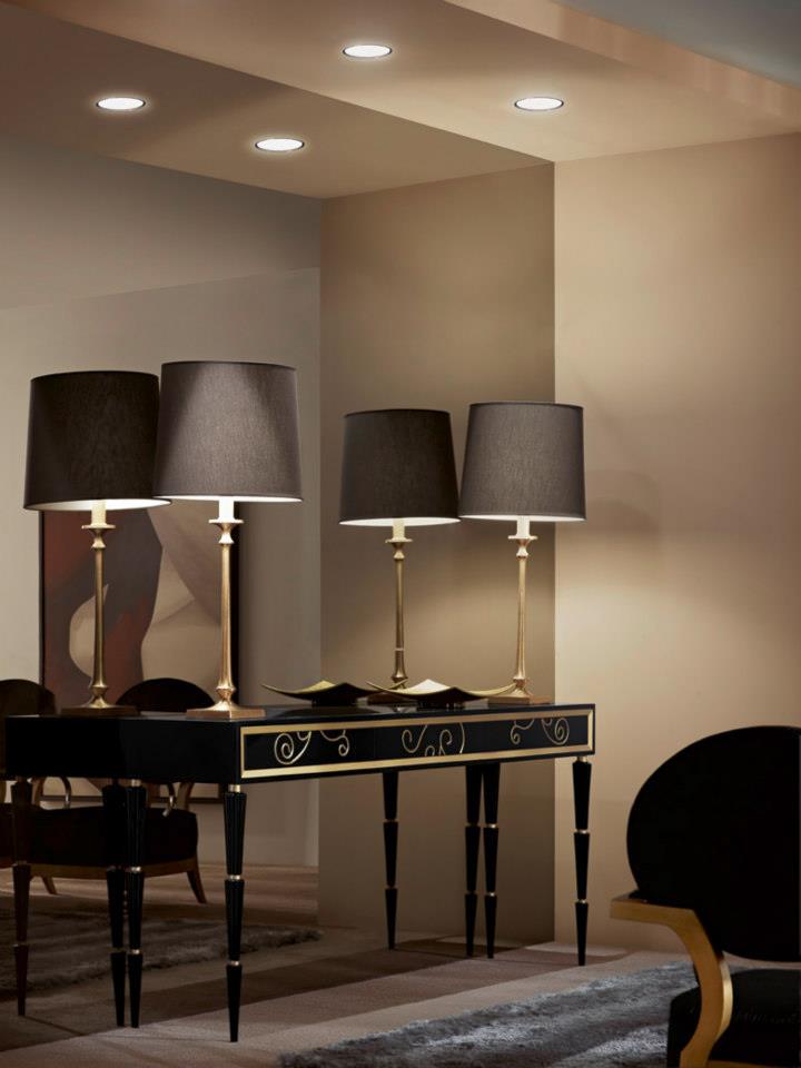 Mueble auxiliar en negro con dorado - Villalba Interiorismo