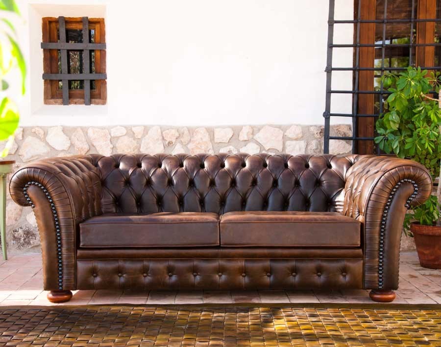 Chester piel con tachuelas con capitoné - Villalba Interiorismo