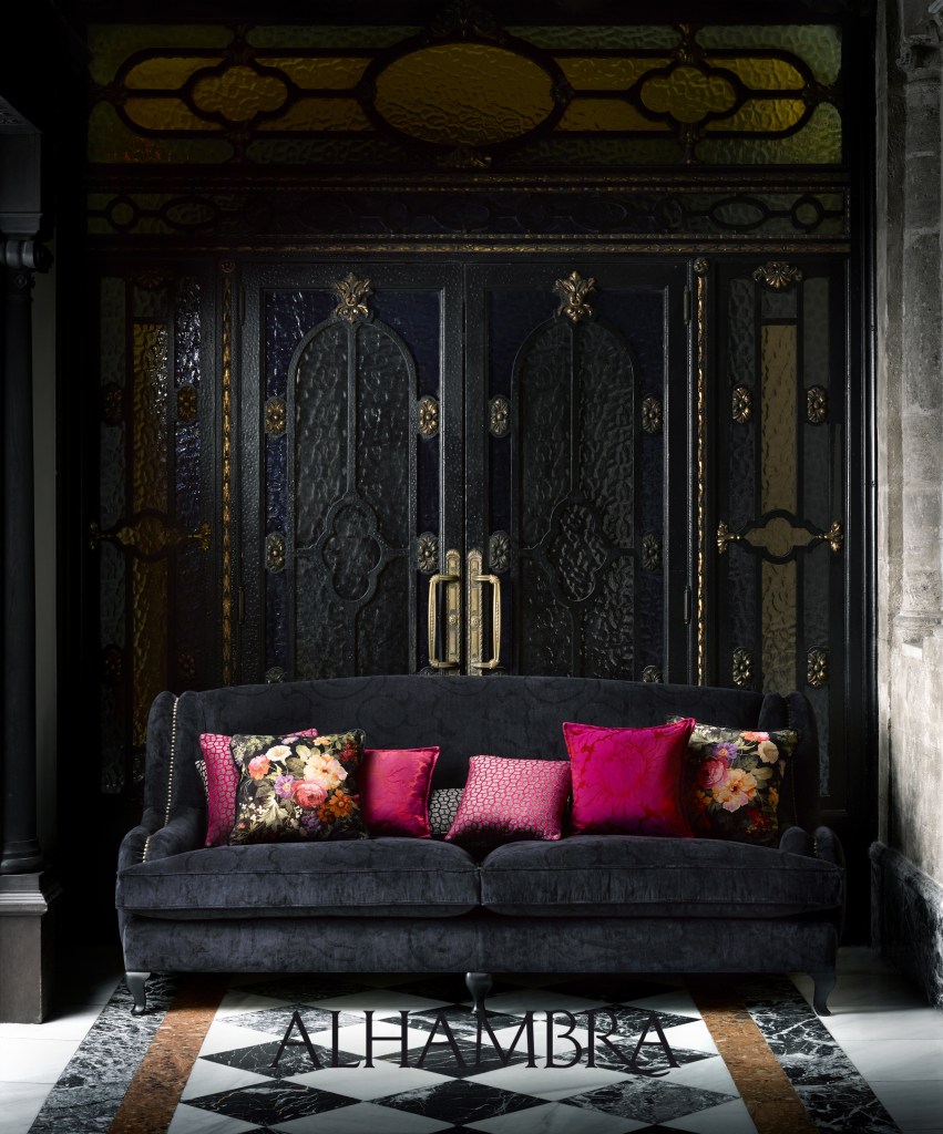 Cojines flores en terciopelo - Villalba Interiorismo