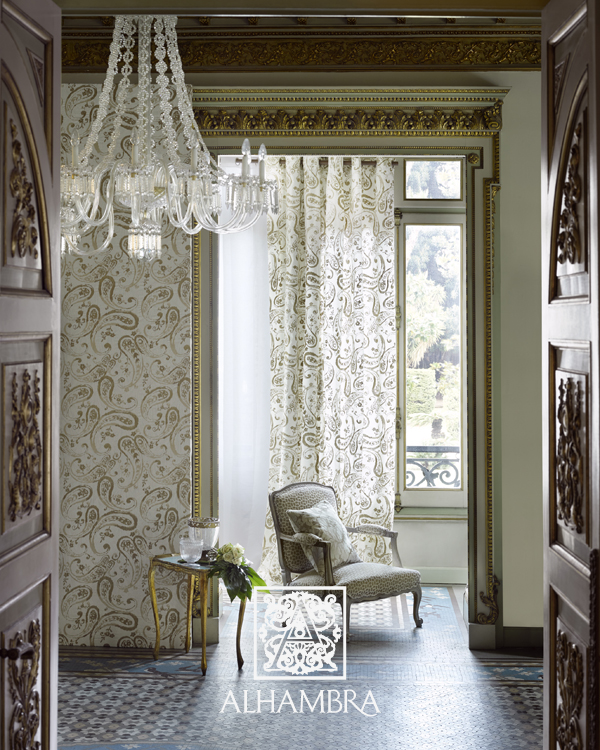 Tela bordada dorada de Alhambra - Villalba Interiorismo