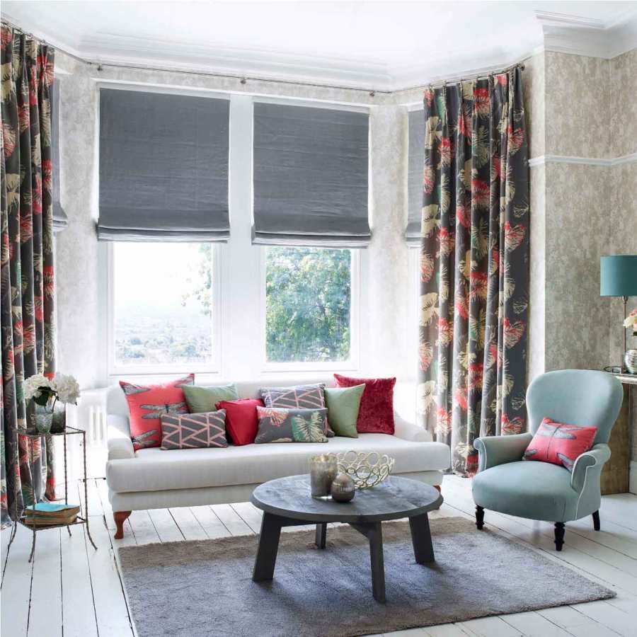 Salón con dobles cortinas - Villalba Interiorismo