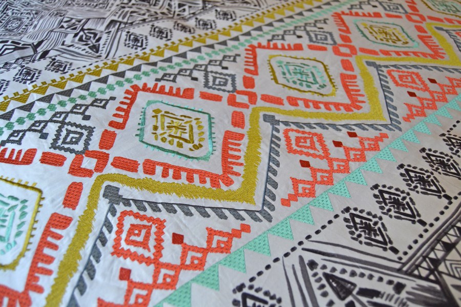 Cojines bordados étnicos - Villalba Interiorismo (2)