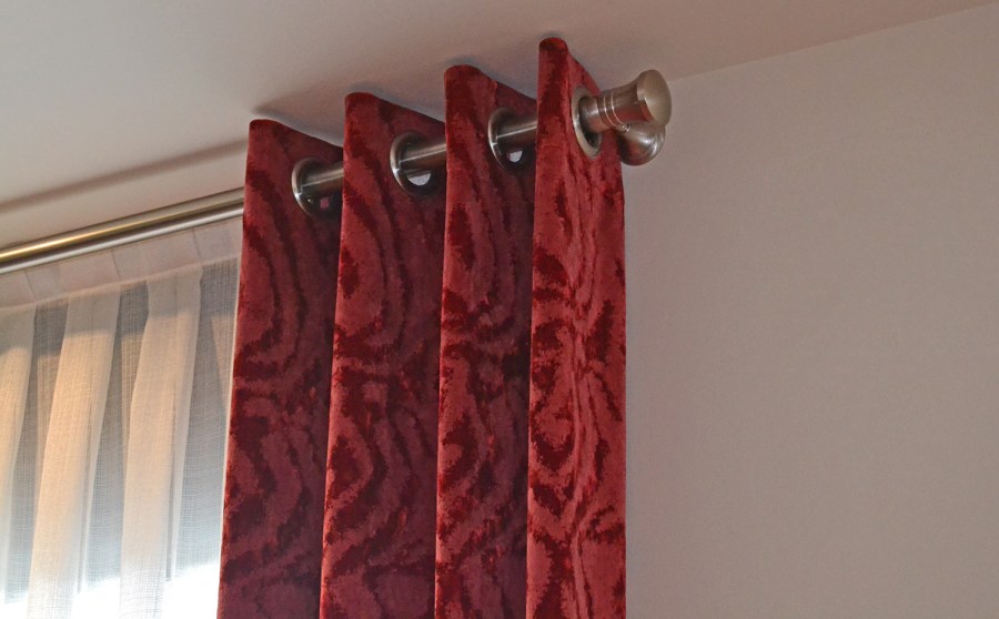 Dobles cortinas con ollaos - Villalba Interiorismo