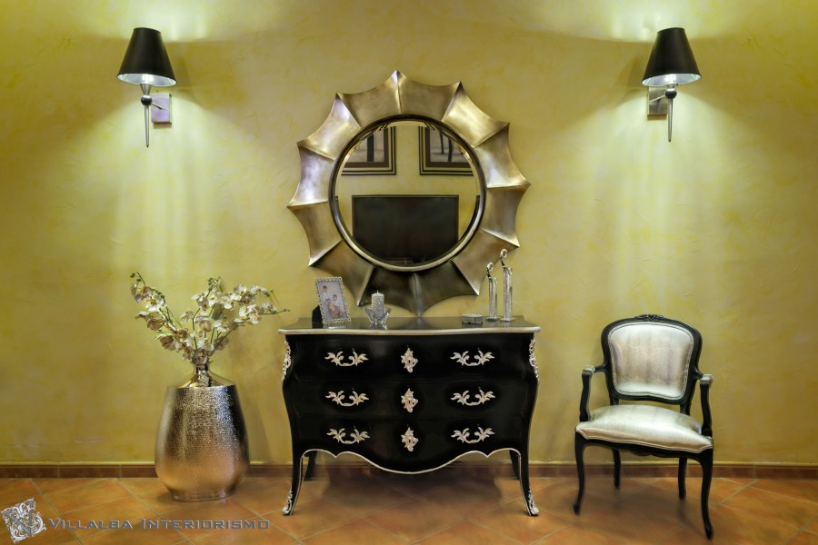 Recibidor elegante con cómoda - Villalba Interiorismo