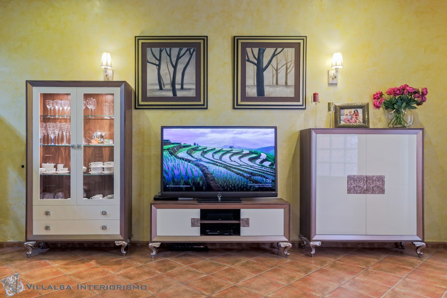 Vitrina, mueble TV. y contenedor de madera y lacada - Villalba Interiorismo