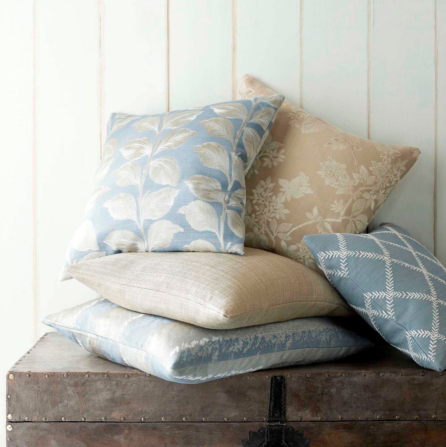 Cojines con telas adamascadas - Villalba Interiorismo