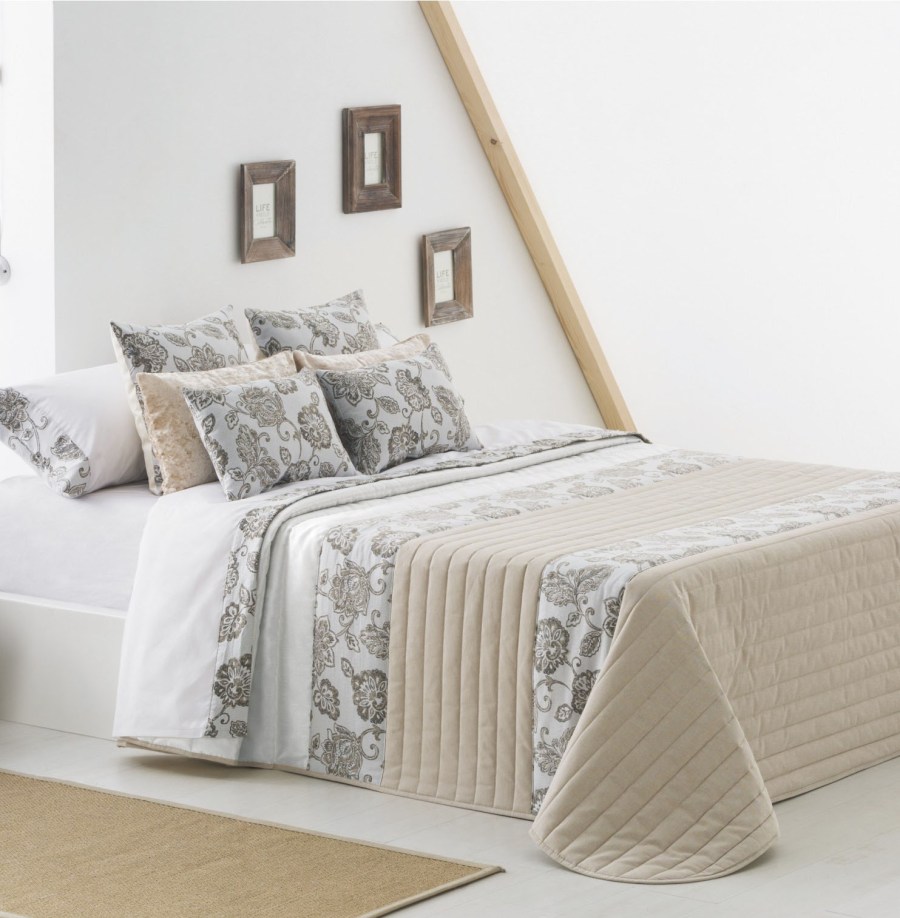 Colcha bouti blanca y beige - Villalba Interiorismo