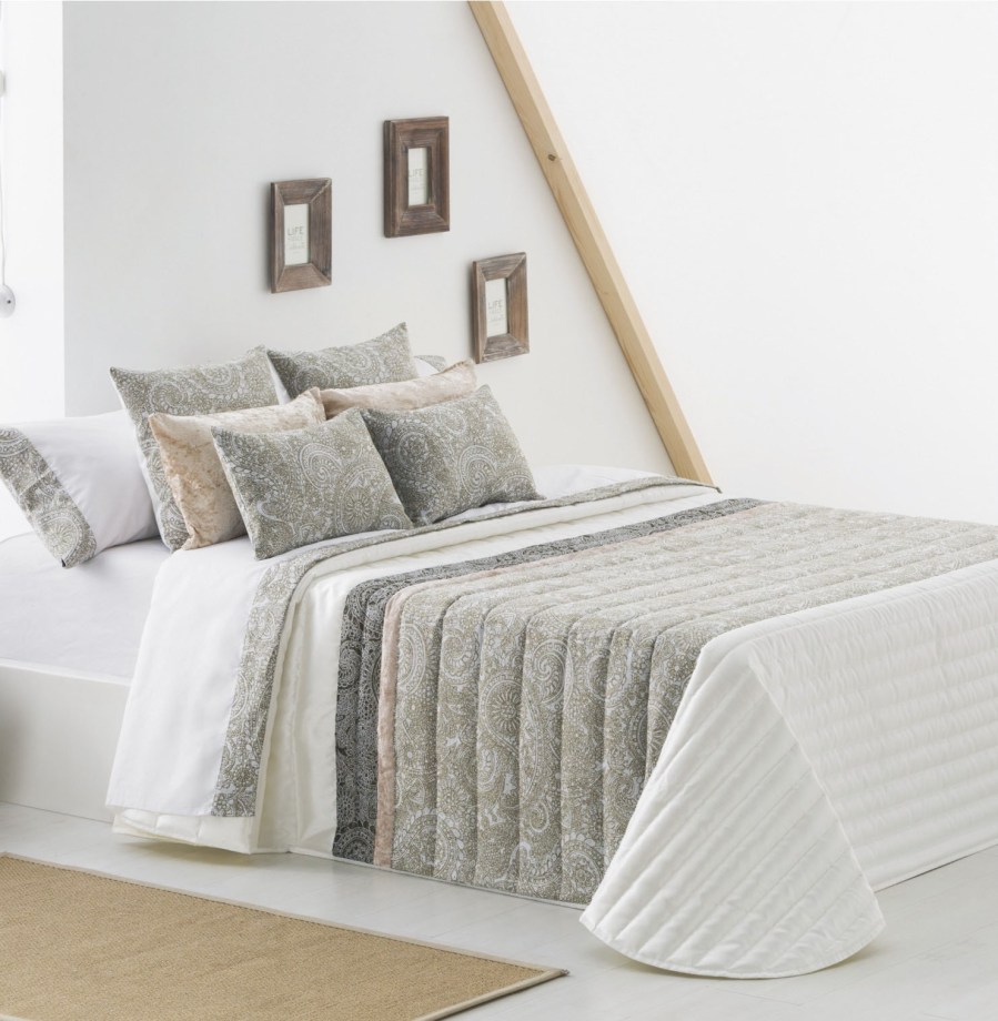 Colcha bouti en blanca y beige - Villalba Interiorismo