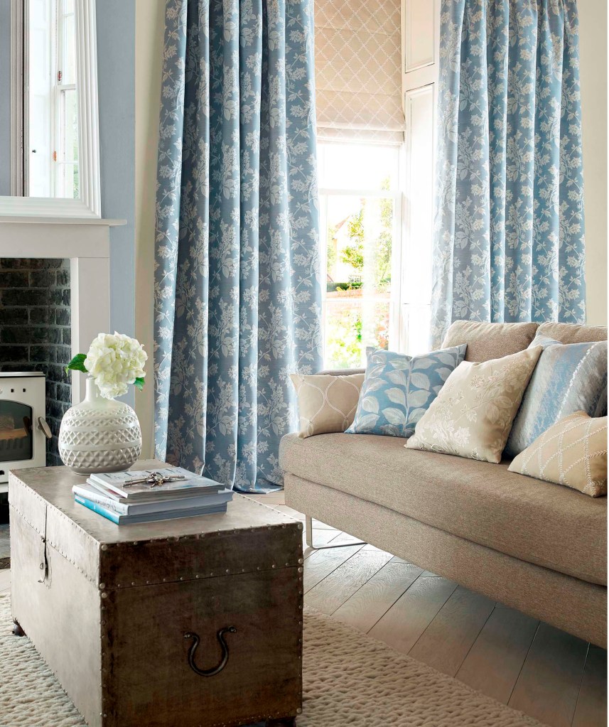 Dobles cortinas en salón - Villalba Interiorismo
