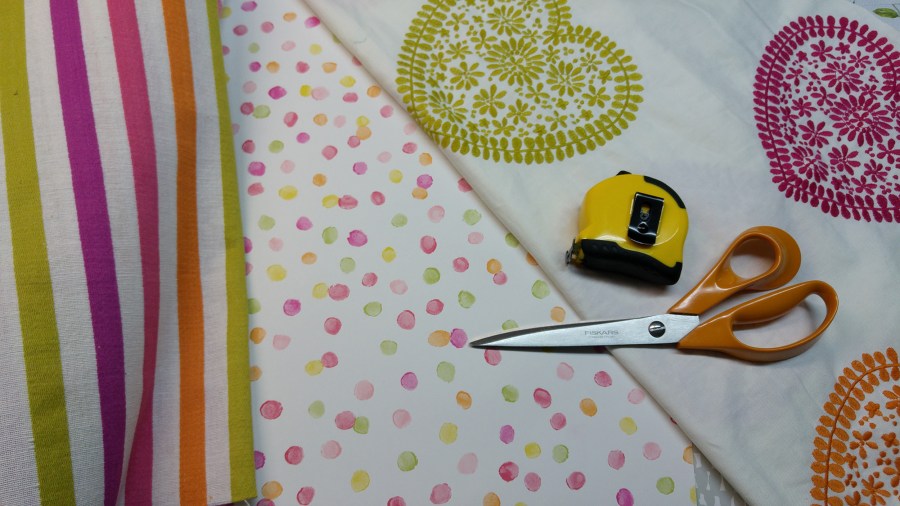 Papel pintado y telas para dormitorio niñas - Villalba Interiorismo