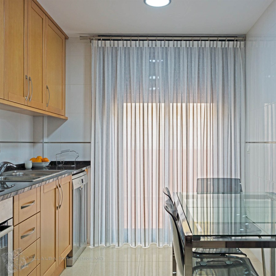 Cocina con cortina - Villalba Interiorismo