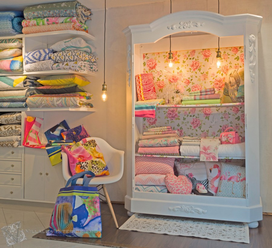 Textiles para el hogar en el escaparte - Villalba Interiorismo