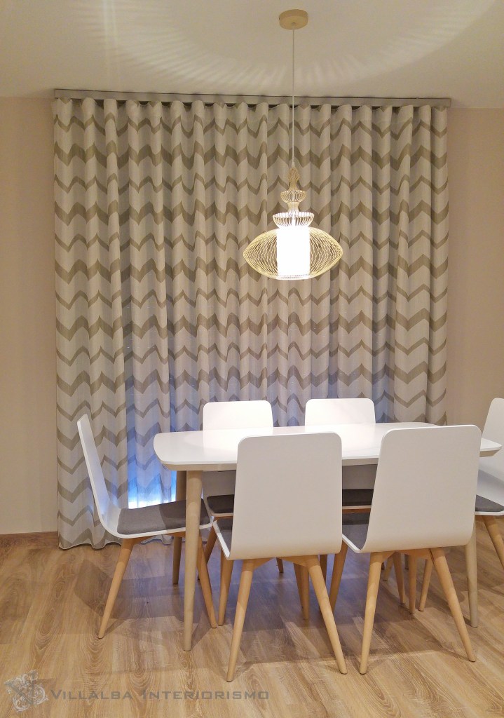 cortina-colocada-en-onda-perfecta-en-el-comedor-villalba-interiorismo