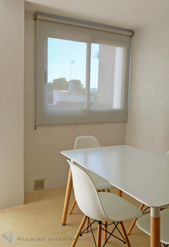 enrollable-de-screen-para-la-cocina-villalba-interiorismo