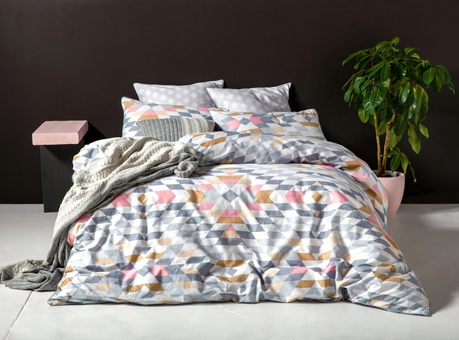 funda-nordica-azai-de-kas-gris-y-rosa-villalba-interiorismo