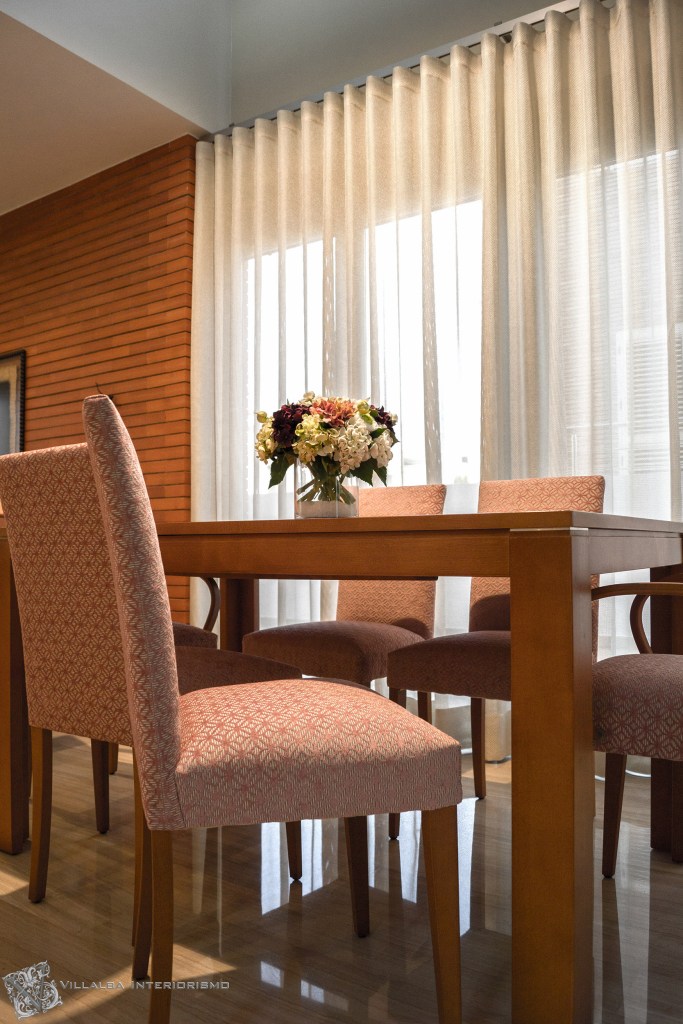 sillas-tapizadas-en-chenilla-villalba-interiorismo